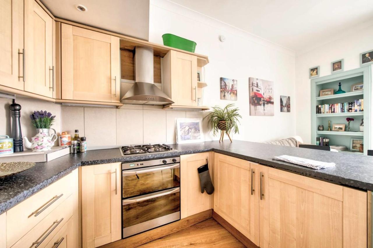 Guestready - Cosy Home 5 Minutes From Waverley! Edimburgo Exterior foto